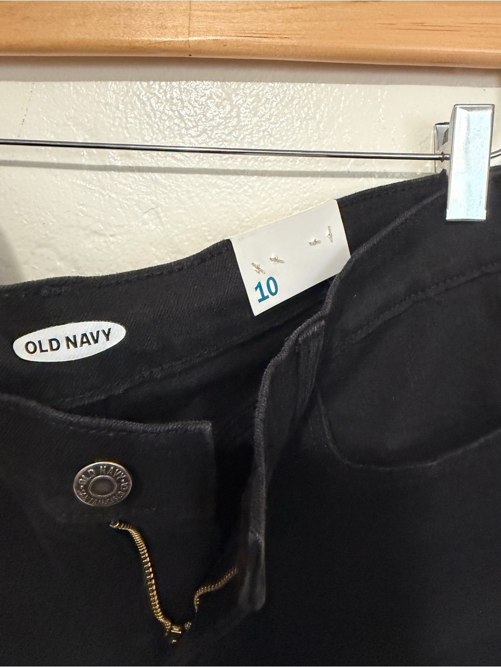 Old Navy Black Cuffed Women's Denim Shorts - Picture 2 of 4